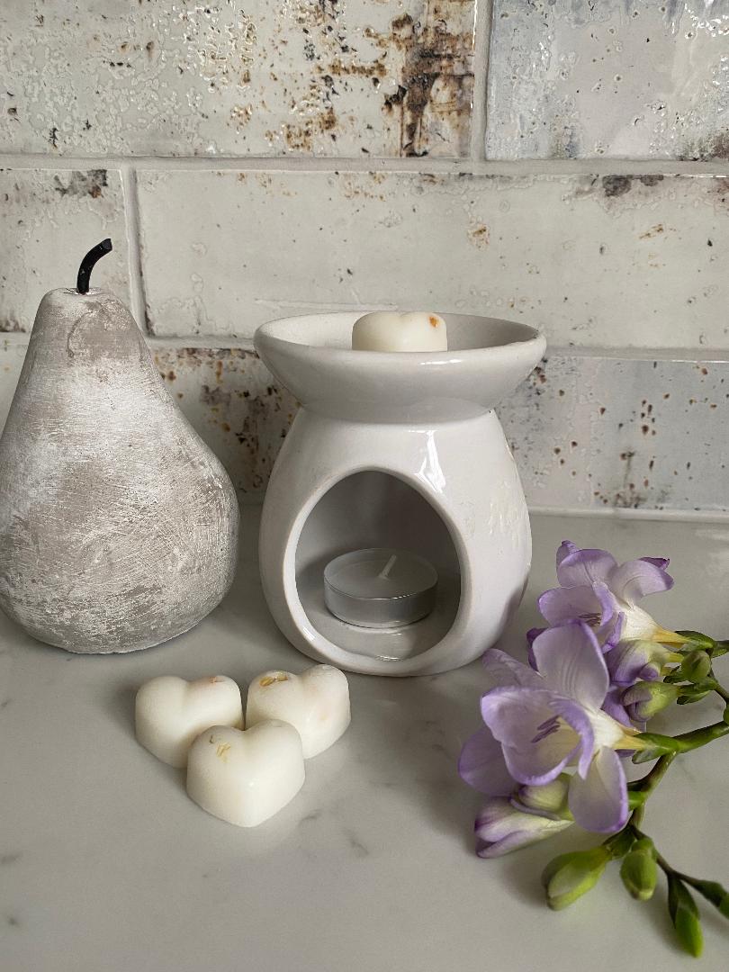 White wax melt burner with The Cosy Soul pear and freesia wax melts