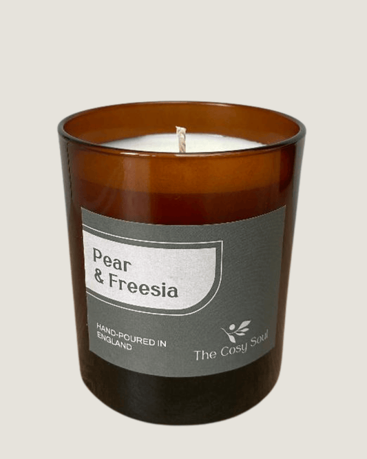 The Cosy Soul candle in the fragrance Pear and Freesia