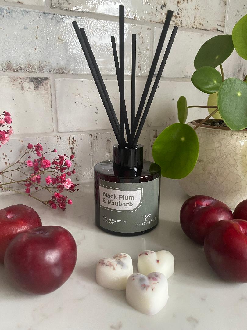 The Cosy Soul Black Plum and Rhubarb Diffuser with plums and wax melts